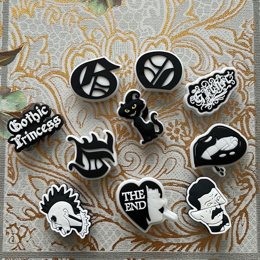 GOTHIC CROC CHARMS pack of 10 great condition